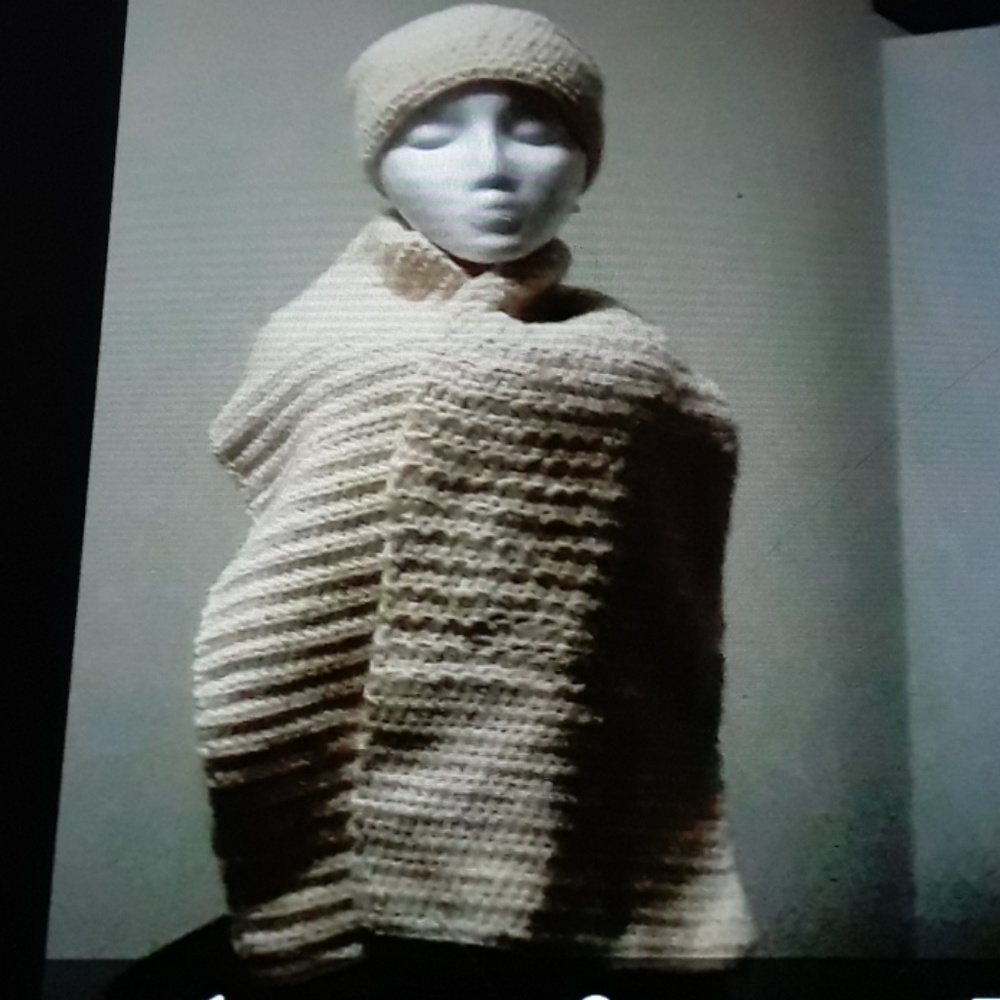 Hat and scarf set